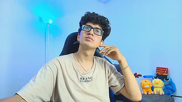 TylerWhite  online show from December 2, 2025, 5:53 am