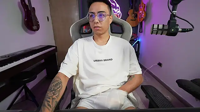 Snapshot of granxarma960 chatting on February 17, 2025, 6:53 am granxarma960 online show from February 17, 2025, 6:53 am