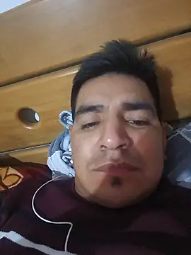 Snapshot of latino17 chatting on January 8, 2026, 7:03 am latino17 online show from January 8, 2026, 7:03 am