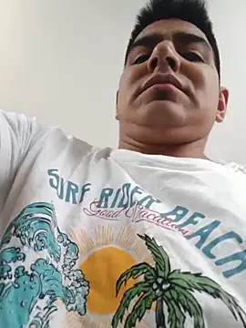 Snapshot of latino17 chatting on March 3, 2026, 3:30 pm latino17 online show from March 3, 2026, 3:30 pm