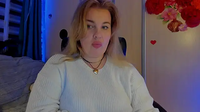 Snapshot of CoraSwon chatting on November 13, 2025, 10:02 pm CoraSwon online show from November 13, 2025, 10:02 pm