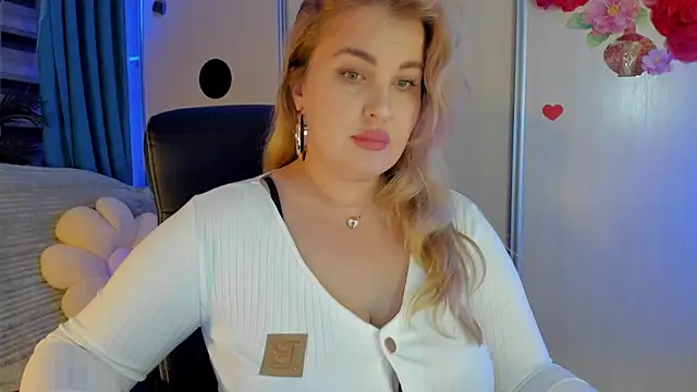 Snapshot of CoraSwon chatting on December 5, 2025, 4:38 pm CoraSwon online show from December 5, 2025, 4:38 pm