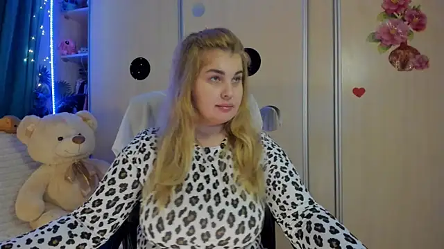 CoraSwon online show from March 2, 2026, 5:42 pm