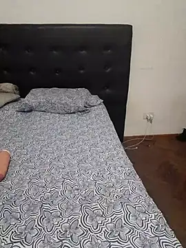 littlebrunett online show from March 19, 2025, 12:12 pm