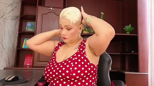 GianellaCox  online show from December 4, 2025, 3:00 pm