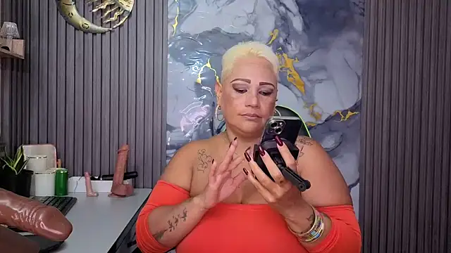 GianellaCox  online show from April 18, 2026, 7:07 pm