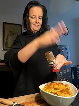 Snapshot of Off__Melonenmandy chatting on October 8, 2025, 3:46 pm Off Melonenmandy online show from October 8, 2025, 3:46 pm