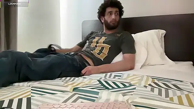 pantslesstraveler plt online show from September 28, 2025, 4:47 pm