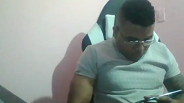 Snapshot of SaucyAffair0 chatting on July 5, 2026, 2:05 am SaucyAffair0 online show from July 5, 2026, 2:05 am