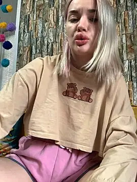 Snapshot of Sextazy chatting on November 15, 2025, 8:40 am Sextazy online show from November 15, 2025, 8:40 am