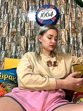 Snapshot of Sextazy chatting on November 9, 2025, 9:46 am Sextazy online show from November 9, 2025, 9:46 am