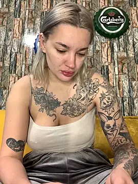 Snapshot of Sextazy chatting on November 7, 2025, 11:37 am Sextazy online show from November 7, 2025, 11:37 am