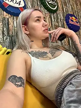 Snapshot of Sextazy chatting on December 16, 2025, 10:08 am Sextazy online show from December 16, 2025, 10:08 am