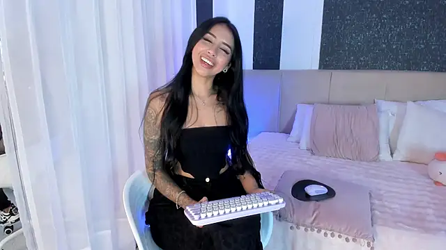 Alaia Manson online show from February 13, 2026, 7:47 pm