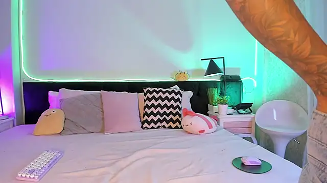 Alaia Manson online show from March 12, 2026, 7:40 pm