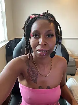 LeyaHoneybuns online show from February 19, 2026, 4:48 pm