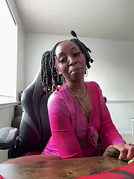 LeyaHoneybuns online show from February 10, 2026, 4:39 pm