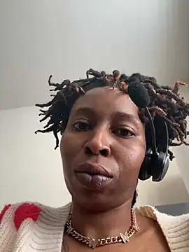 LeyaHoneybuns online show from March 12, 2025, 4:35 pm