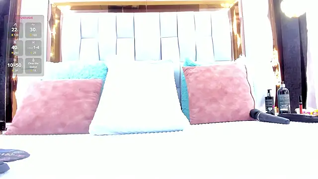 Snapshot of RileySweett chatting on October 10, 2025, 11:44 am RileySweett online show from October 10, 2025, 11:44 am