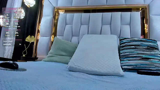 Snapshot of RileySweett chatting on December 4, 2025, 11:53 am RileySweett online show from December 4, 2025, 11:53 am