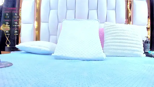 Snapshot of RileySweett chatting on November 20, 2025, 11:44 am RileySweett online show from November 20, 2025, 11:44 am