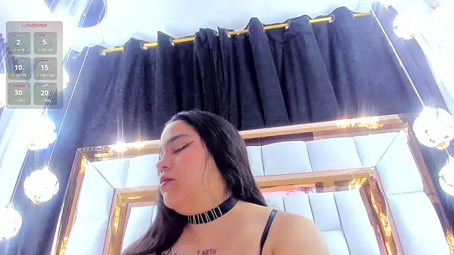 Snapshot of RileySweett chatting on December 1, 2025, 11:44 am RileySweett online show from December 1, 2025, 11:44 am