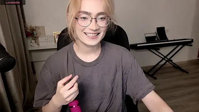 Snapshot of CuteYukiKun chatting on July 6, 2026, 12:56 pm CuteYukiKun online show from July 6, 2026, 12:56 pm