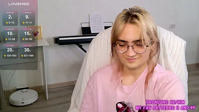 Snapshot of CuteYukiKun chatting on November 2, 2025, 6:57 pm CuteYukiKun online show from November 2, 2025, 6:57 pm