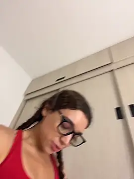 uniquerossie online show from February 10, 2026, 7:07 am