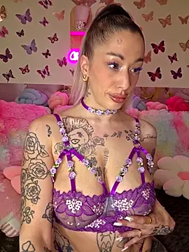Chachou000 online show from April 22, 2026, 12:23 pm