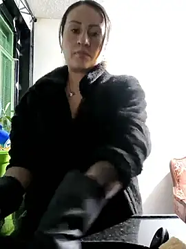 LuisaFernanda170823 online show from December 17, 2025, 12:15 am