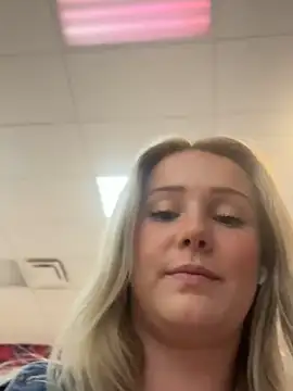 lexi luv online show from March 7, 2025, 8:00 pm