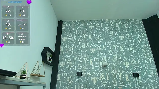 Snapshot of Lindsey8 chatting on November 18, 2025, 12:30 pm Lindsey8 online show from November 18, 2025, 12:30 pm