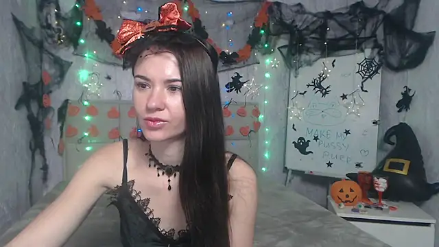 Snapshot of KaraCriegs chatting on October 29, 2025, 6:40 pm KaraCriegs online show from October 29, 2025, 6:40 pm