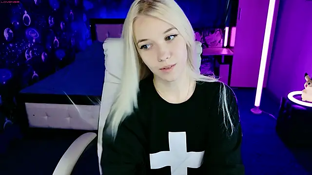 ShhhO O online show from October 5, 2025, 11:56 am