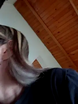 Iris love18 online show from April 19, 2026, 3:13 pm