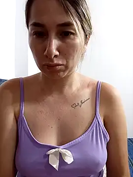 Iris love18 online show from November 15, 2025, 2:32 pm