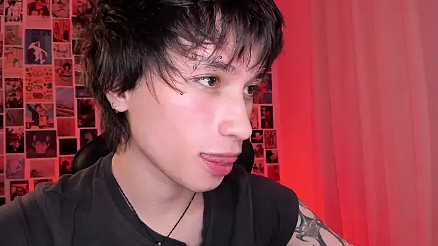 Snapshot of liamelf chatting on March 13, 2026, 5:12 am liamelf online show from March 13, 2026, 5:12 am