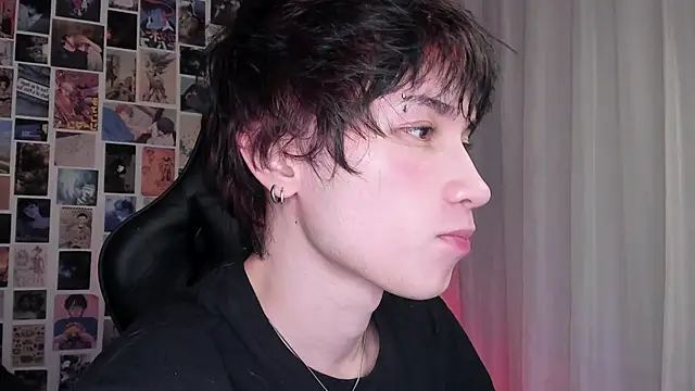 Snapshot of liamelf chatting on October 17, 2025, 5:55 am liamelf online show from October 17, 2025, 5:55 am