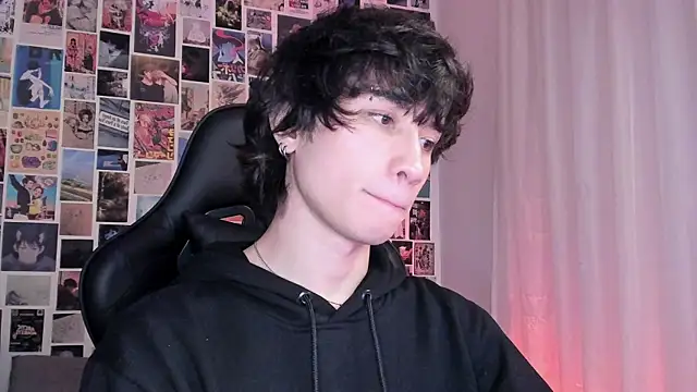 Snapshot of liamelf chatting on January 14, 2025, 3:43 am liamelf online show from January 14, 2025, 3:43 am