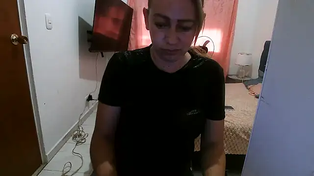 Chanel 87xxx online show from April 18, 2026, 10:43 pm