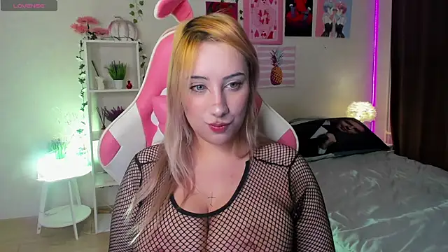 Snapshot of MoranaKit chatting on February 15, 2025, 7:16 am MoranaKit online show from February 15, 2025, 7:16 am