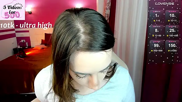 Snapshot of MoranaKit chatting on November 23, 2025, 5:23 pm MoranaKit online show from November 23, 2025, 5:23 pm