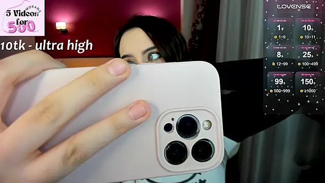 Snapshot of MoranaKit chatting on November 29, 2025, 5:24 pm MoranaKit online show from November 29, 2025, 5:24 pm