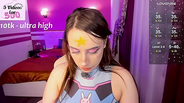 Snapshot of MoranaKit chatting on November 20, 2025, 6:41 pm MoranaKit online show from November 20, 2025, 6:41 pm