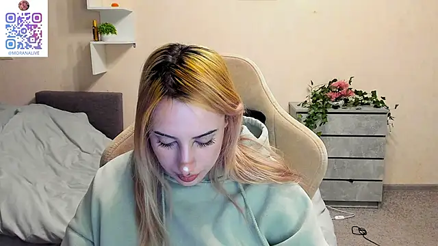 Snapshot of MoranaKit chatting on February 12, 2025, 3:38 pm MoranaKit online show from February 12, 2025, 3:38 pm