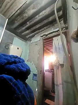 TusOjitosClaros69 online show from September 10, 2025, 4:28 pm