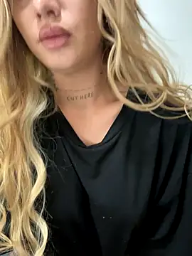 EmiliaCatalina online show from December 2, 2025, 7:26 pm