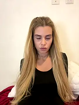 EmiliaCatalina online show from October 21, 2025, 10:31 pm