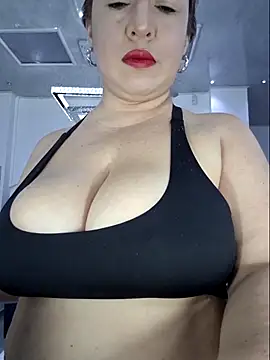 laura bassi online show from November 10, 2025, 3:11 am